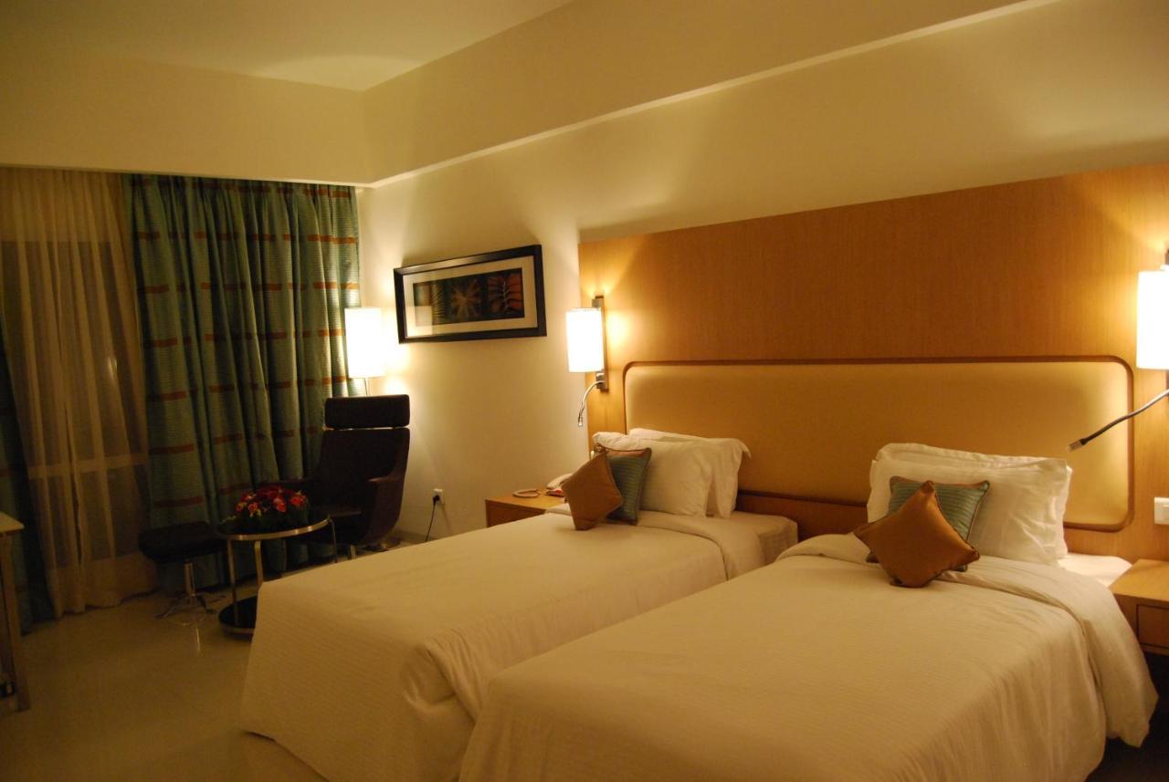 Royal Park Kakinada Hotel Екстериор снимка
