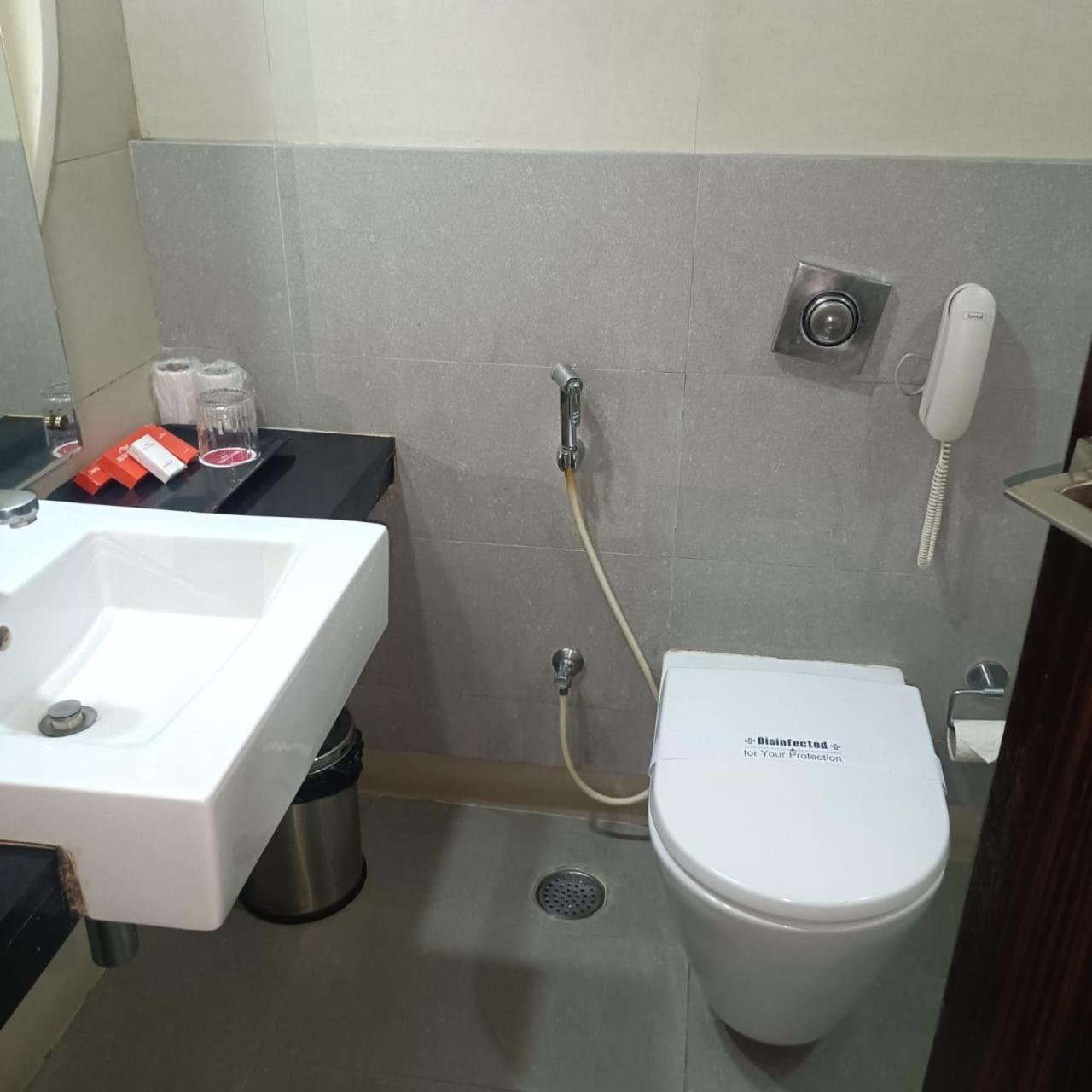 Royal Park Kakinada Hotel Екстериор снимка