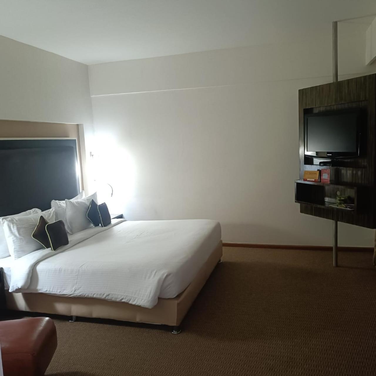 Royal Park Kakinada Hotel Екстериор снимка