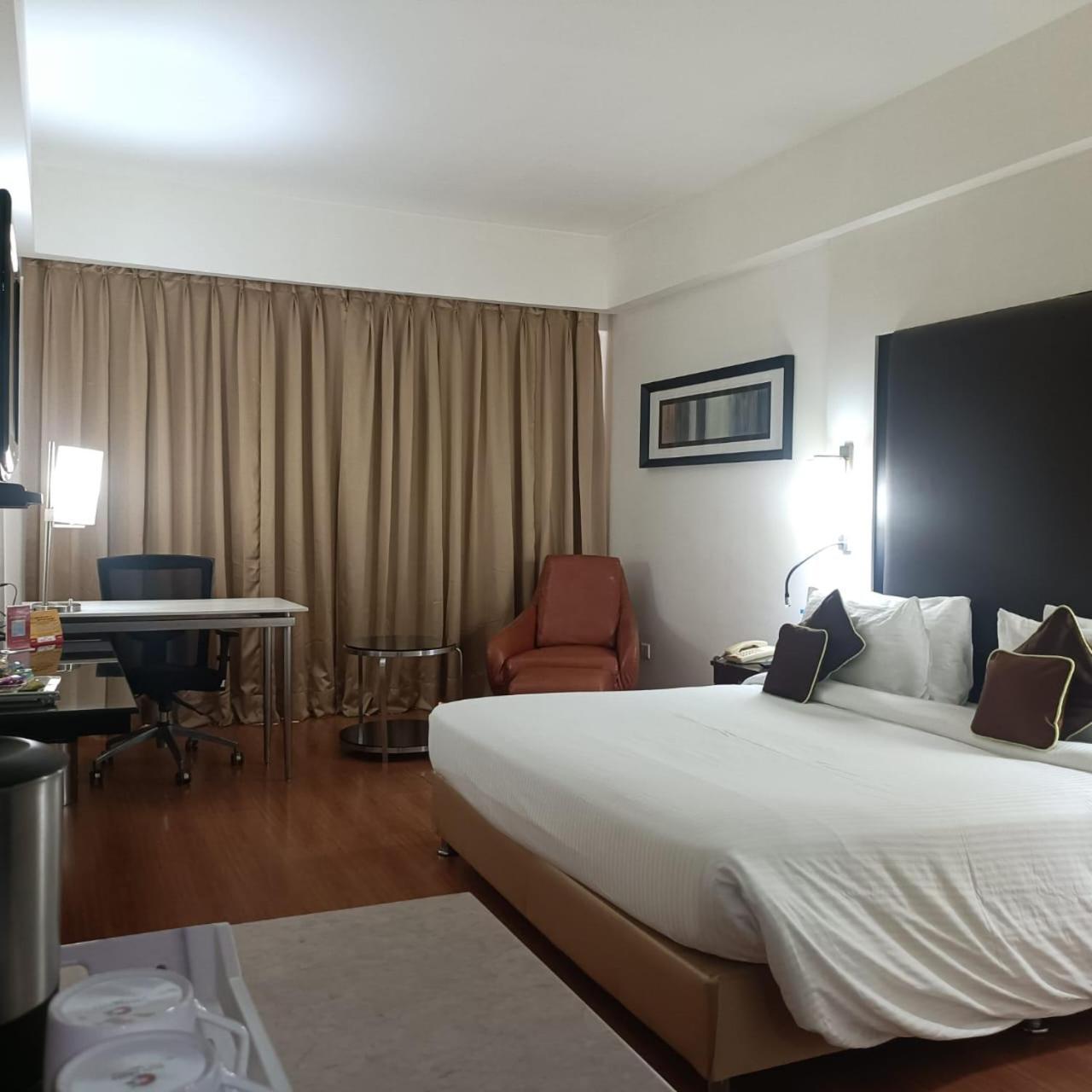 Royal Park Kakinada Hotel Екстериор снимка