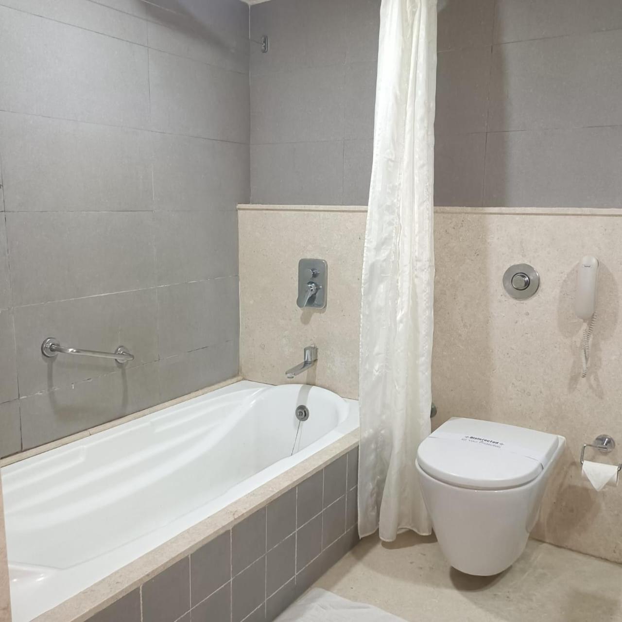 Royal Park Kakinada Hotel Екстериор снимка