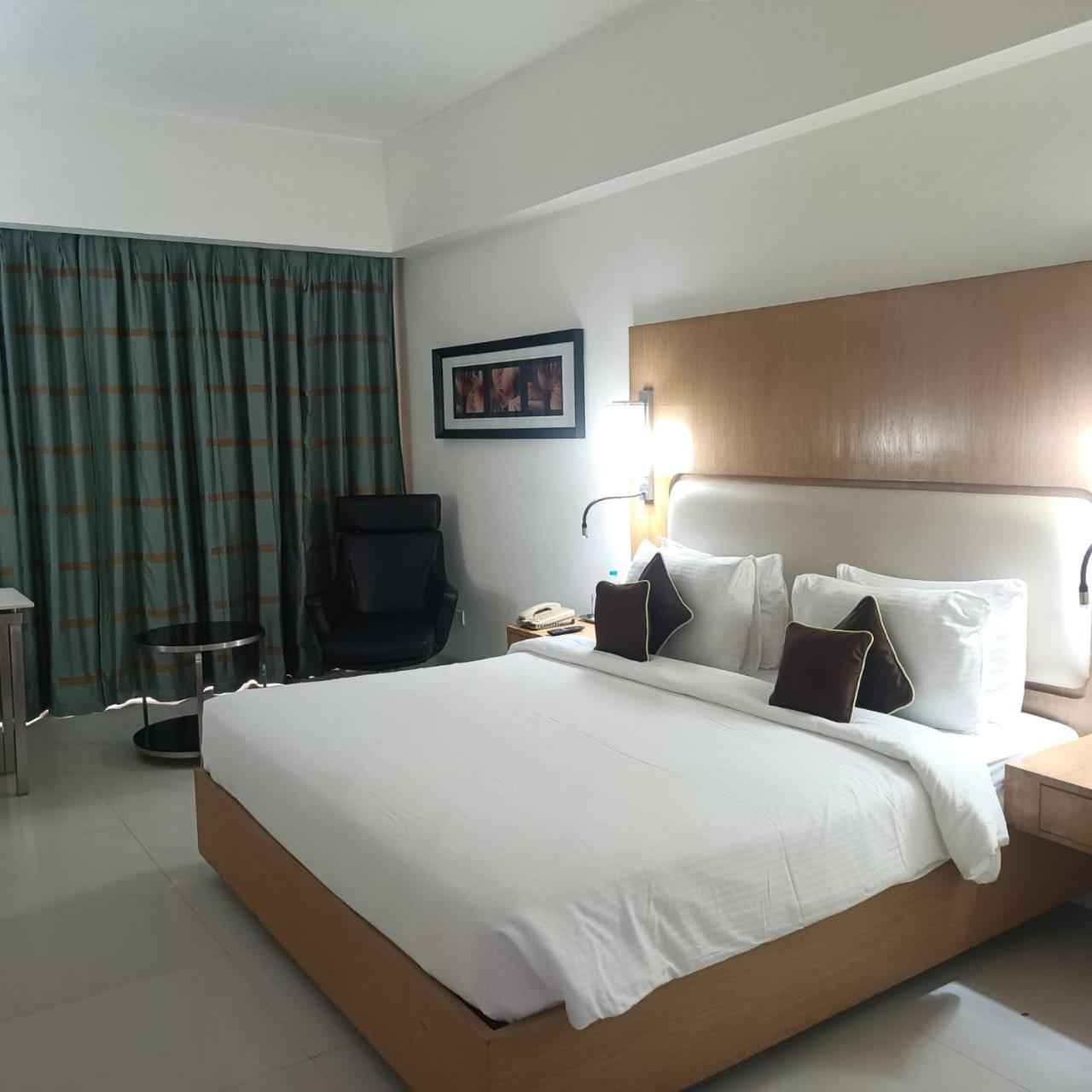 Royal Park Kakinada Hotel Екстериор снимка