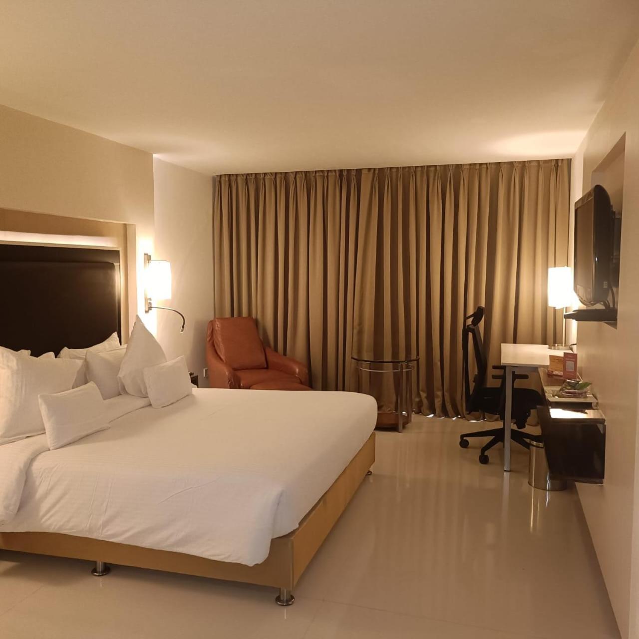 Royal Park Kakinada Hotel Екстериор снимка