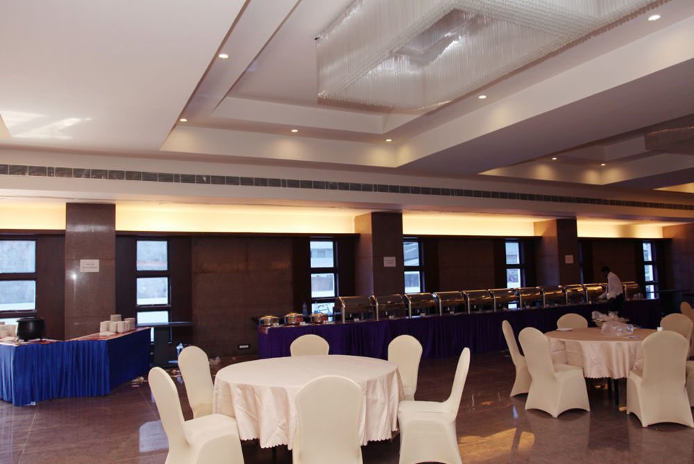 Royal Park Kakinada Hotel Екстериор снимка