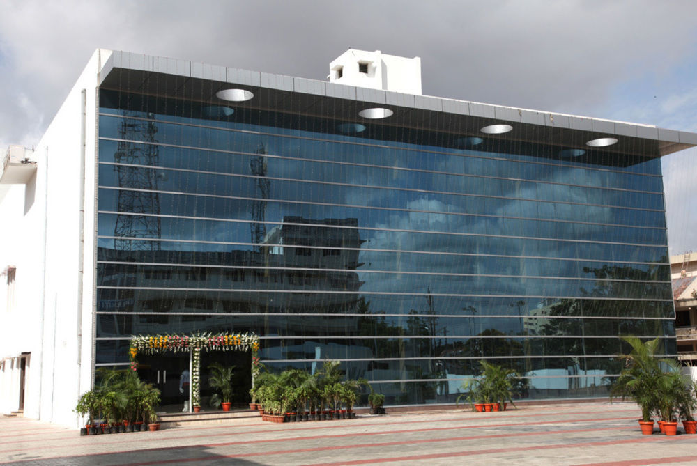 Royal Park Kakinada Hotel Екстериор снимка