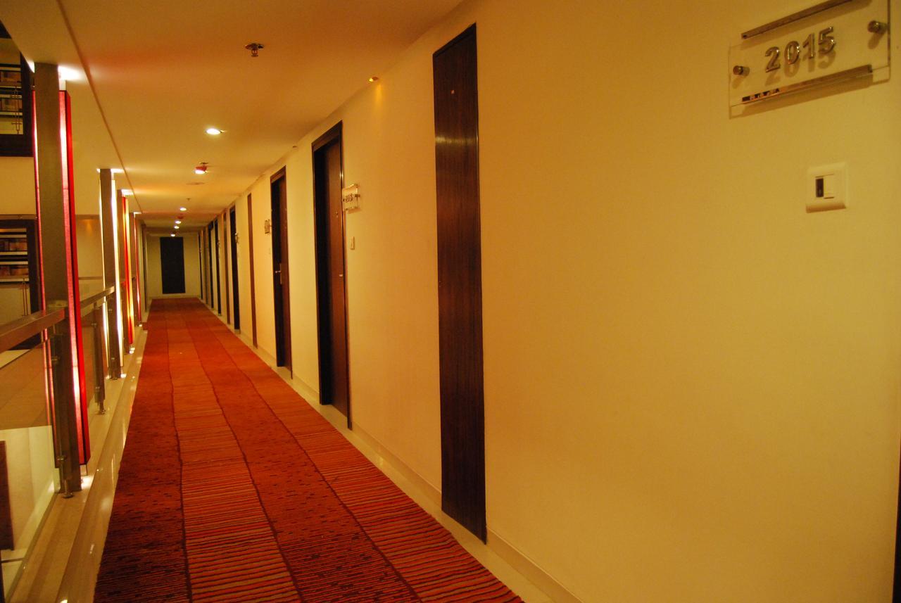 Royal Park Kakinada Hotel Екстериор снимка