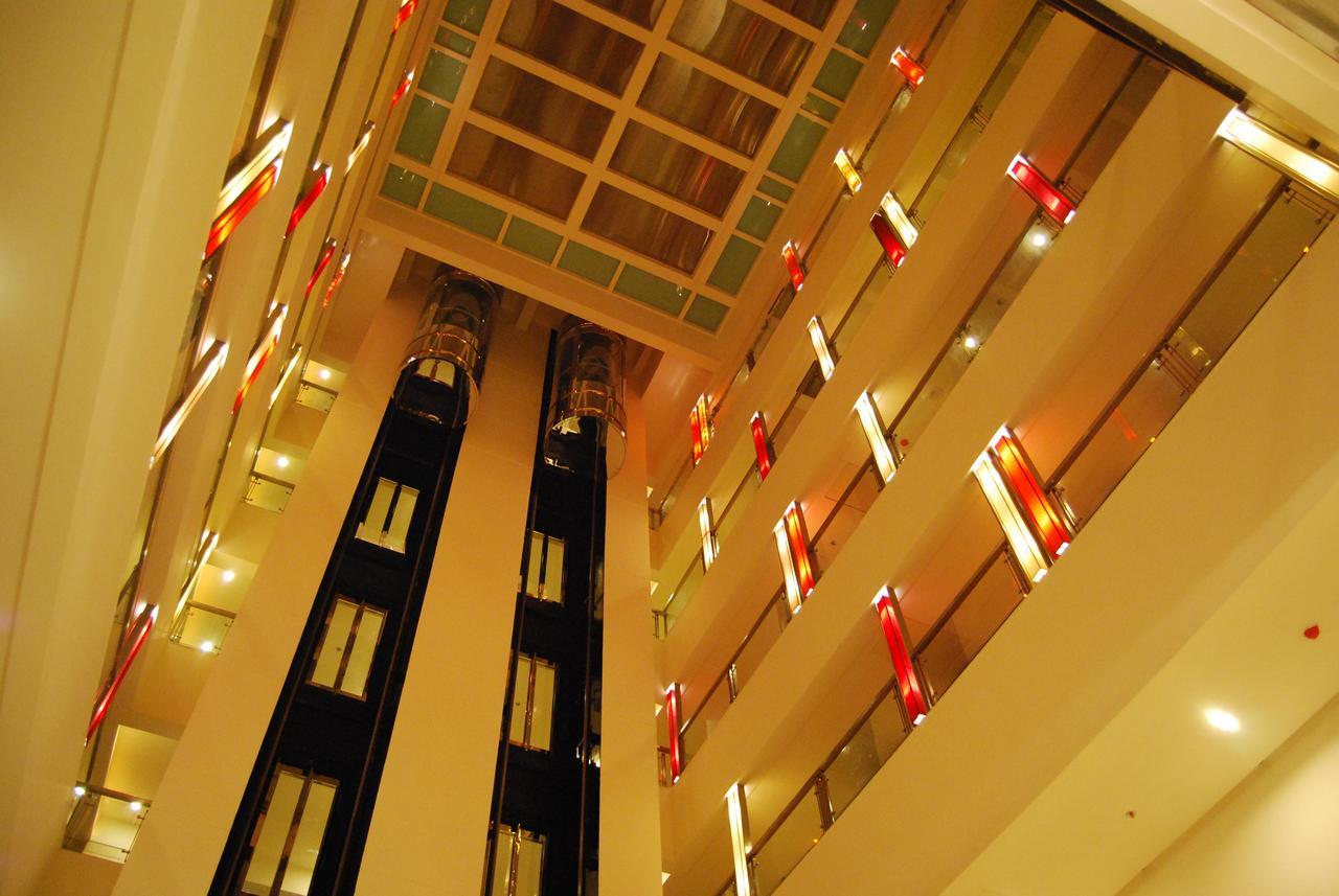 Royal Park Kakinada Hotel Екстериор снимка