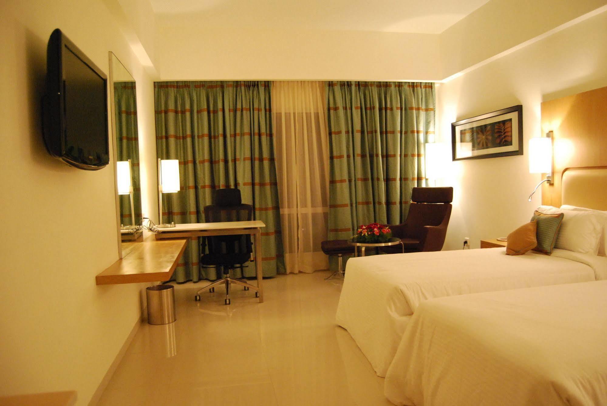 Royal Park Kakinada Hotel Екстериор снимка