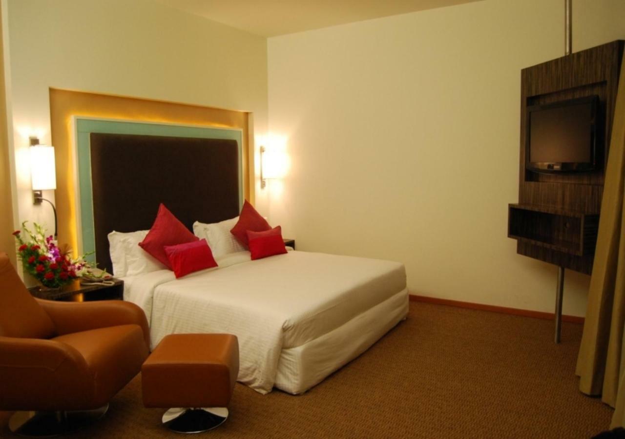 Royal Park Kakinada Hotel Екстериор снимка