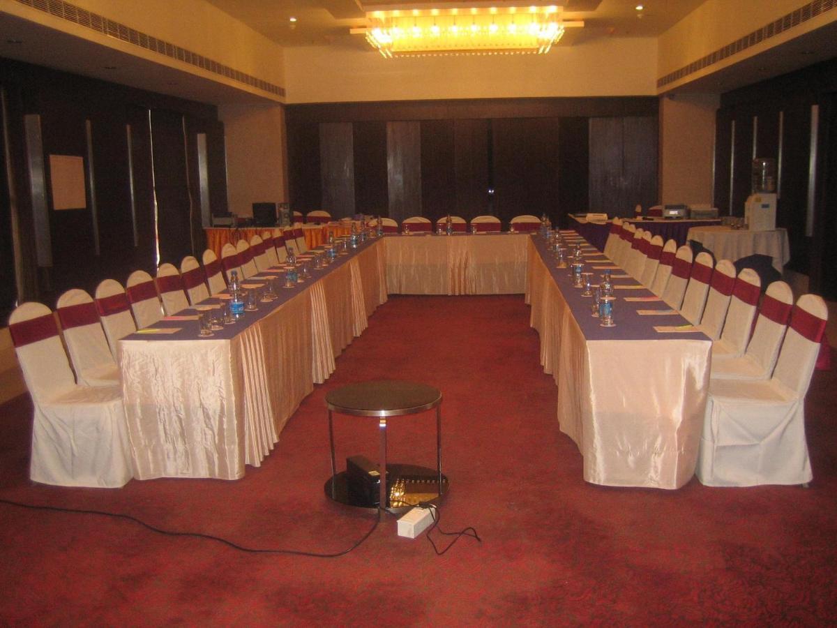 Royal Park Kakinada Hotel Екстериор снимка